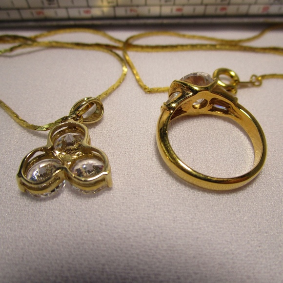 💎Host Pick💎 Large CZ Stone Ring and Pendant Set - Picture 6 of 7